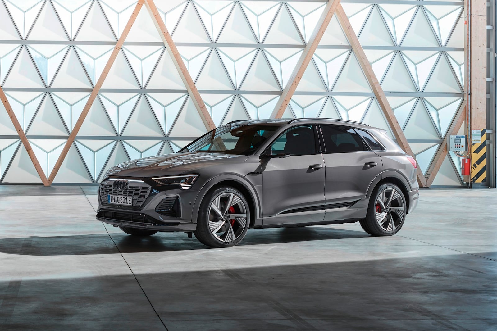 2024 Audi Q8 e-tron: Review, Trims, Specs, Price, New Interior Features,  Exterior Design, and Specifications