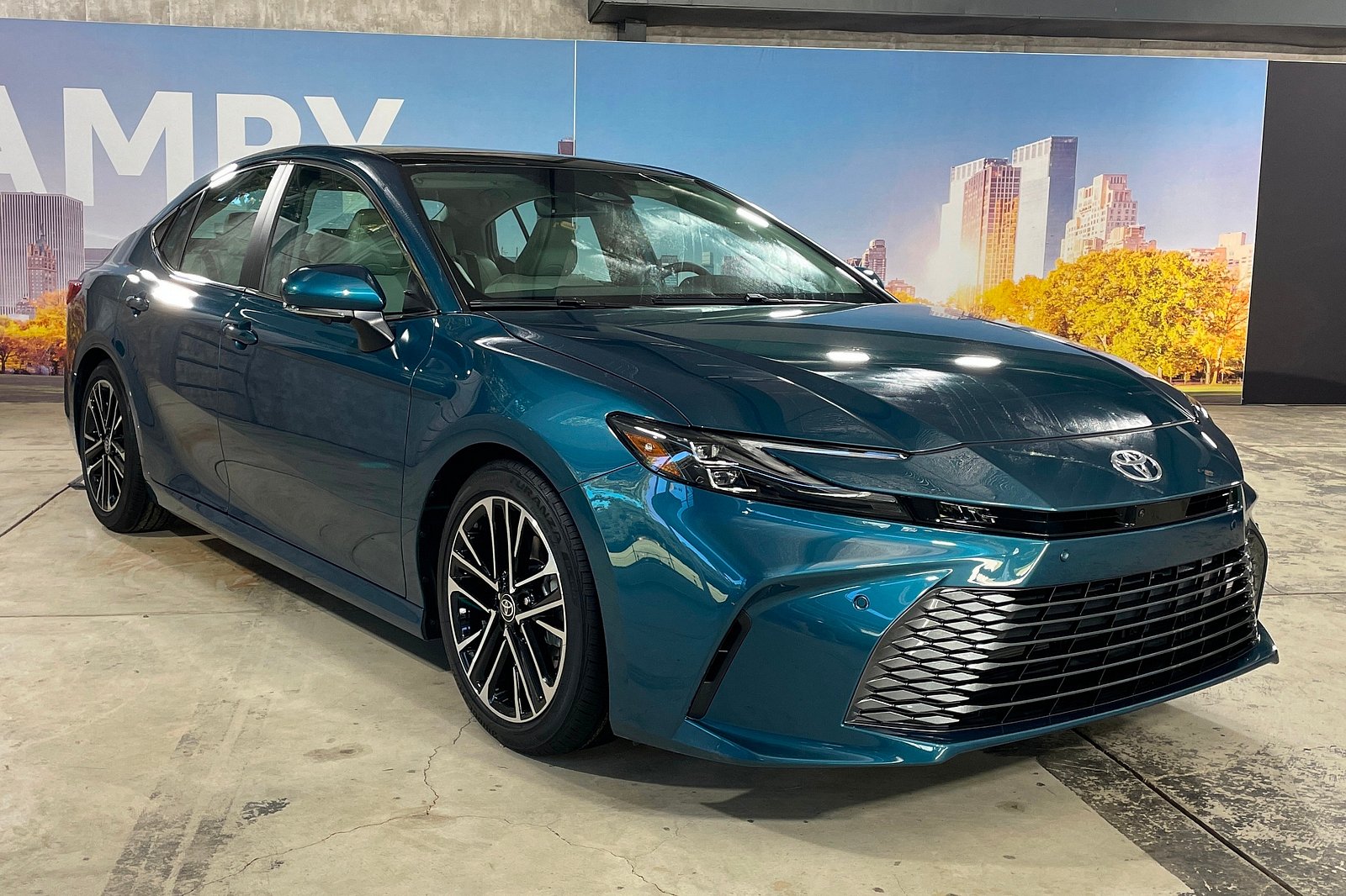 Toyota Camry Price 2024, Images, Colours & Reviews