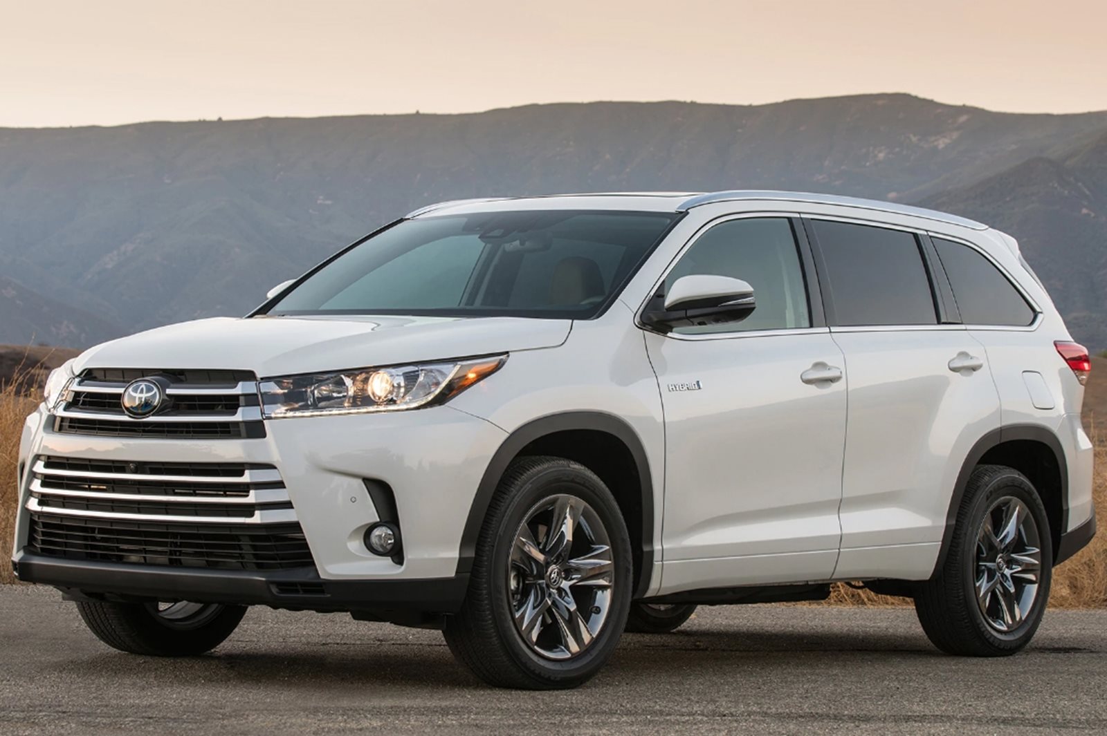 2018 Toyota Highlander Hybrid Review, Trims, Specs and Price | CarBuzz