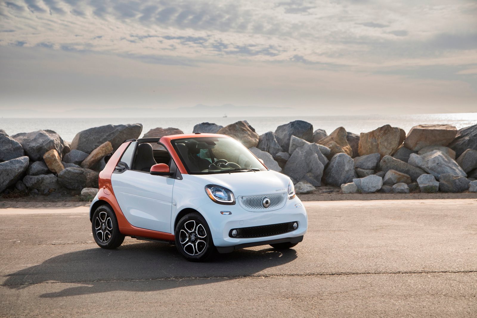 2018 smart fortwo Electric Drive Cabrio: Review, Trims, Specs, Price, New  Interior Features, Exterior Design, and Specifications