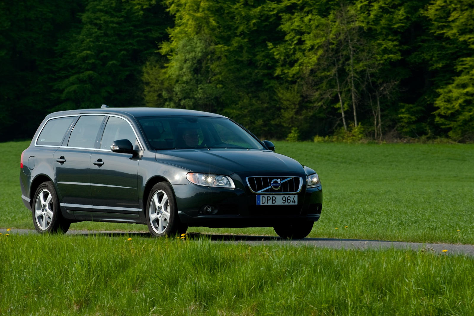 2010 Volvo V70: Review, Trims, Specs, Price, New Interior Features,  Exterior Design, and Specifications