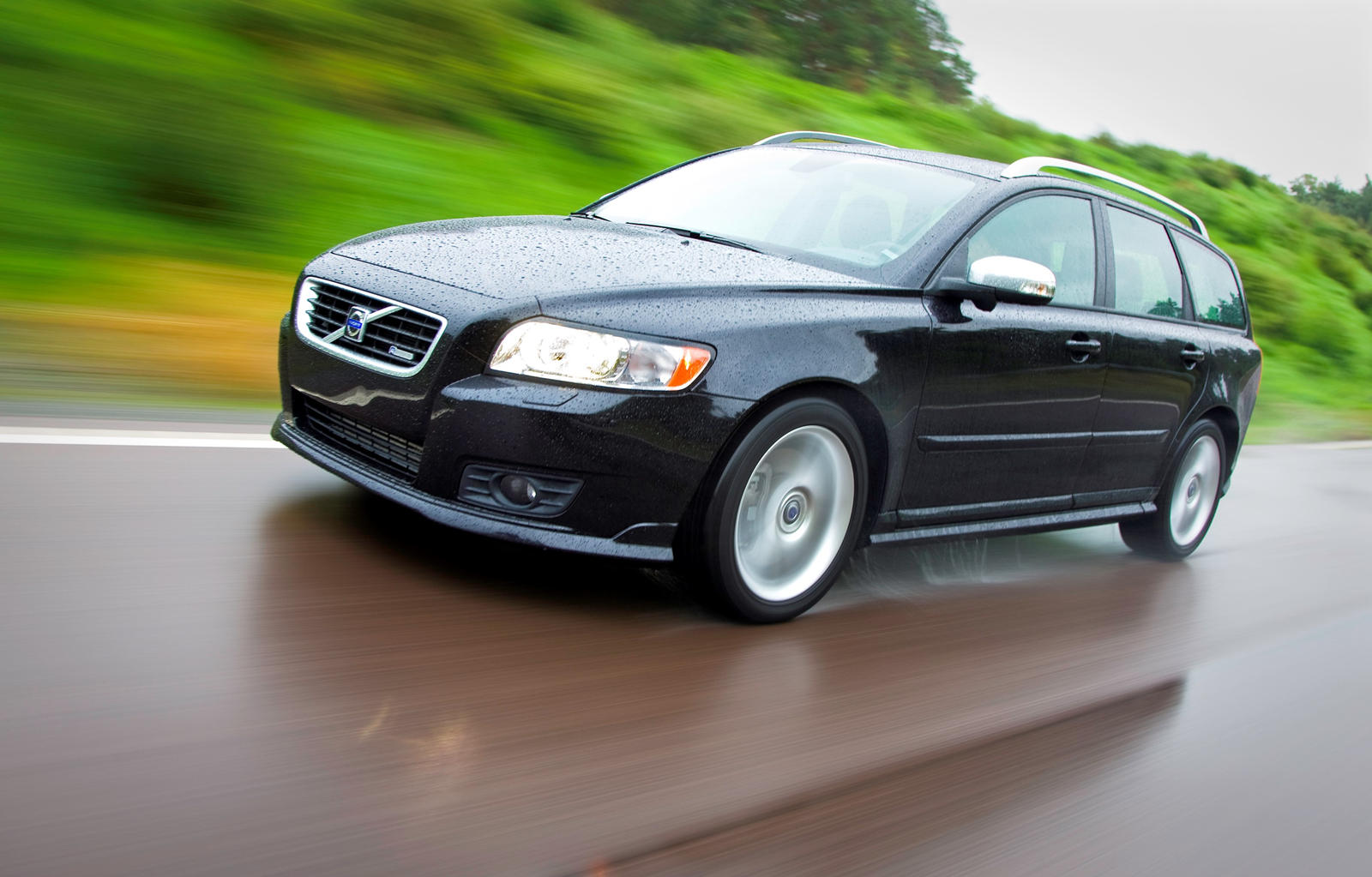 2010 Volvo V50: Review, Trims, Specs, Price, New Interior Features