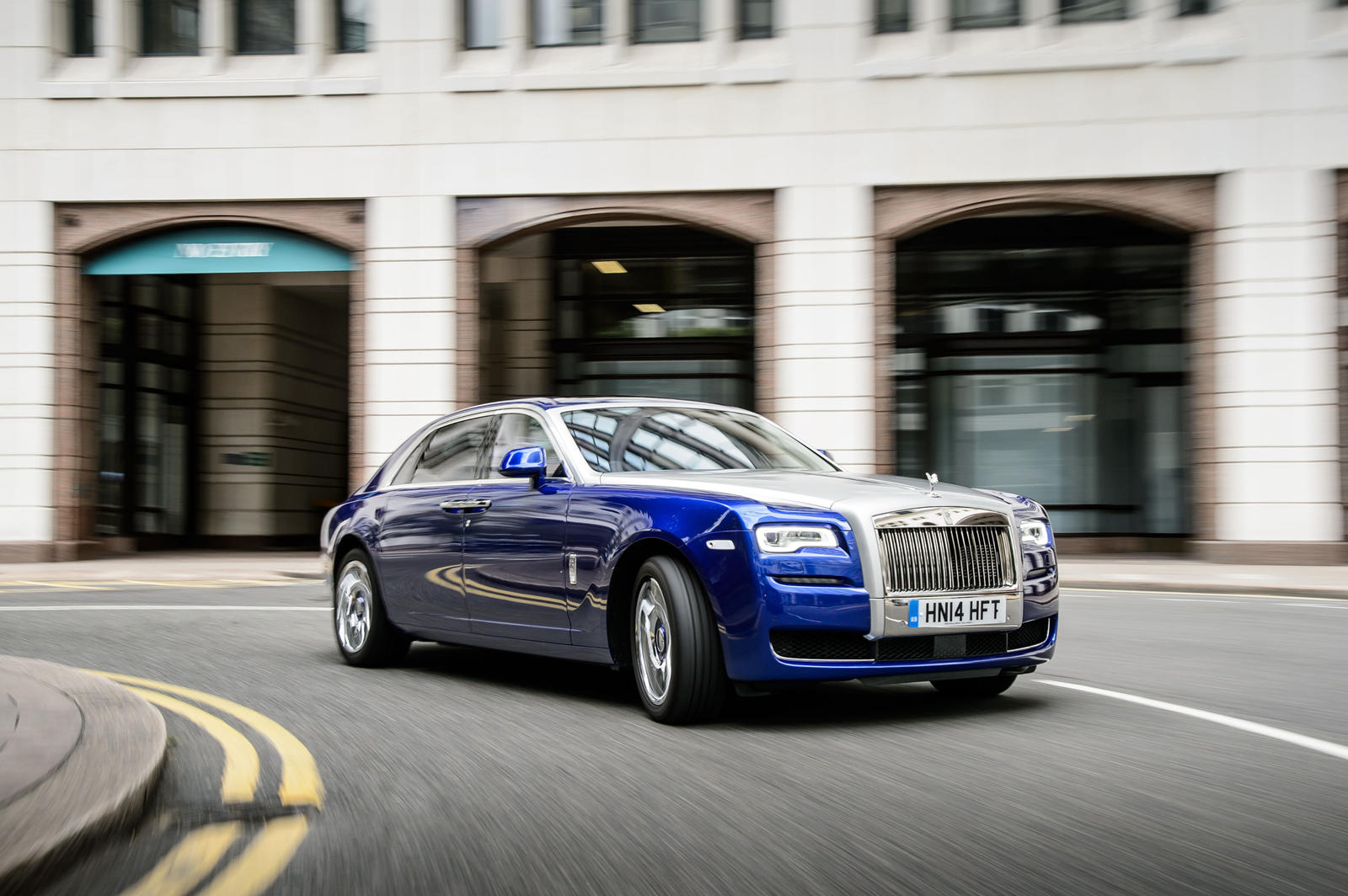 Rolls-Royce Ghost Features and Specs