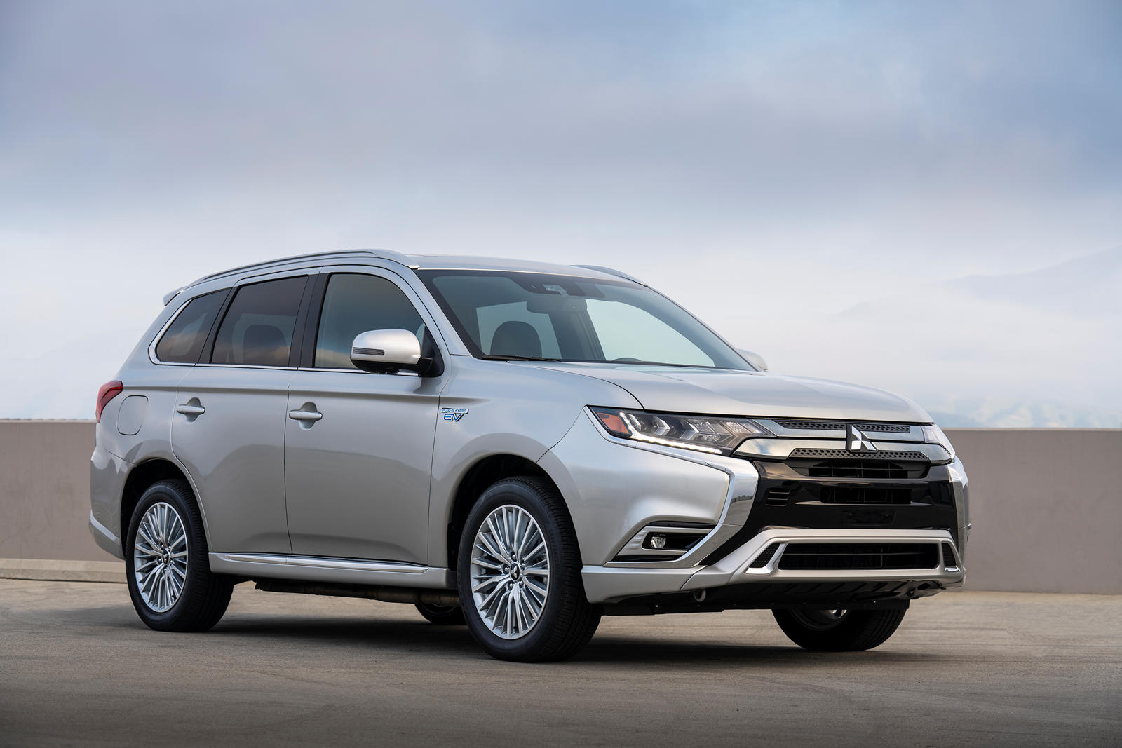 2019 Mitsubishi Outlander Plug-In Hybrid: Review, Trims, Specs, Price, New  Interior Features, Exterior Design, and Specifications