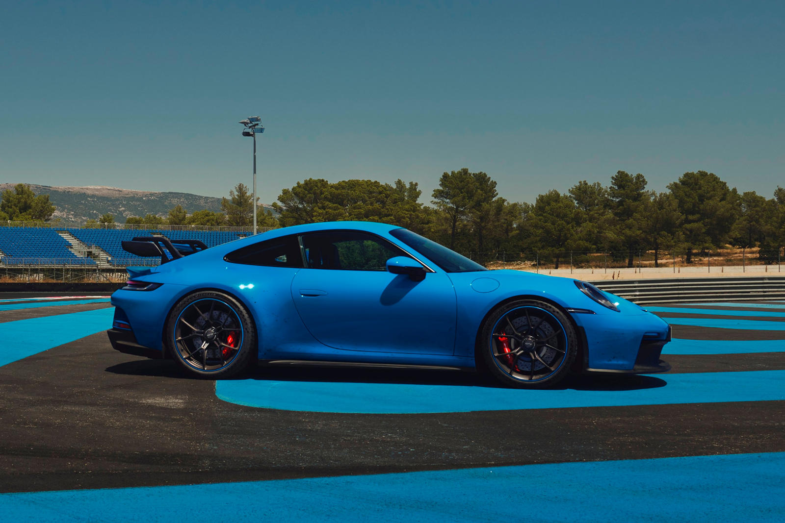 photo of 7 Coolest Features Of The 2022 Porsche 911 GT3 image