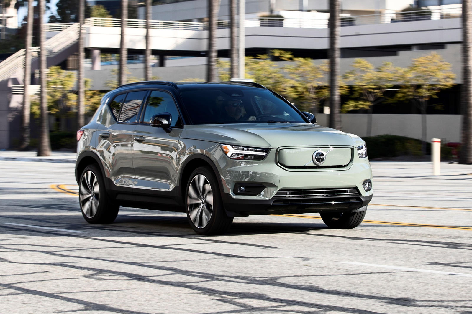 2022 Volvo XC40 Recharge: Review, Trims, Specs, Price, New Interior  Features, Exterior Design, and Specifications