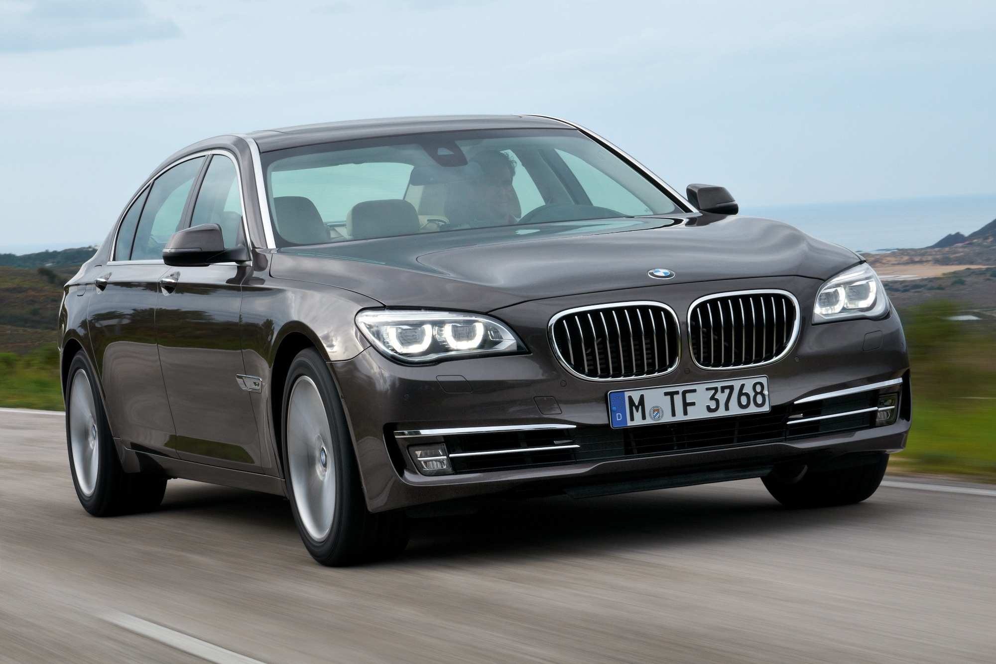 2013 BMW 740Li xDrive Sedan Full Specs, Features and Price | CarBuzz