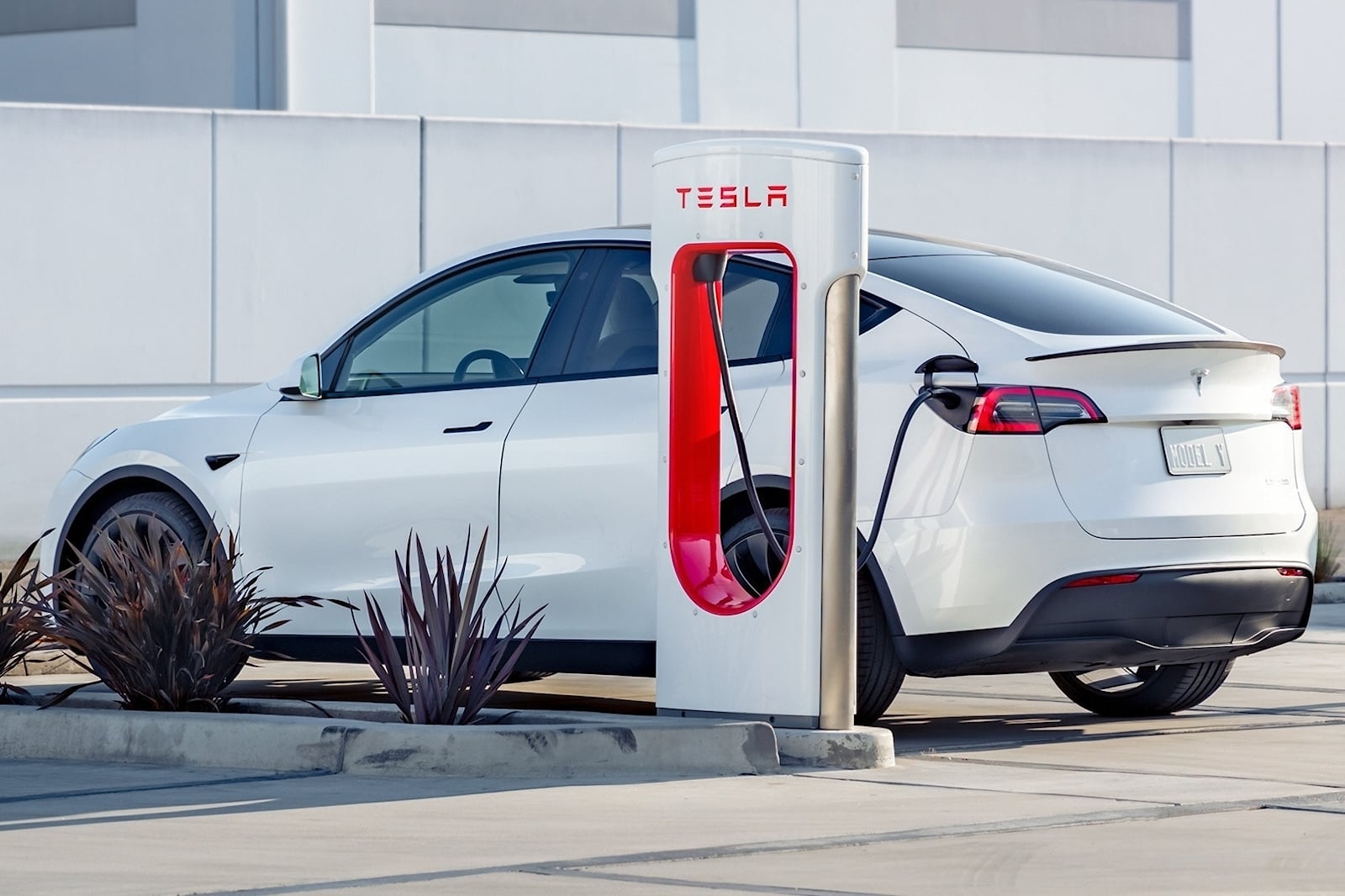 Tesla Superchargers Artık Sadece Tesla İçin Değil
