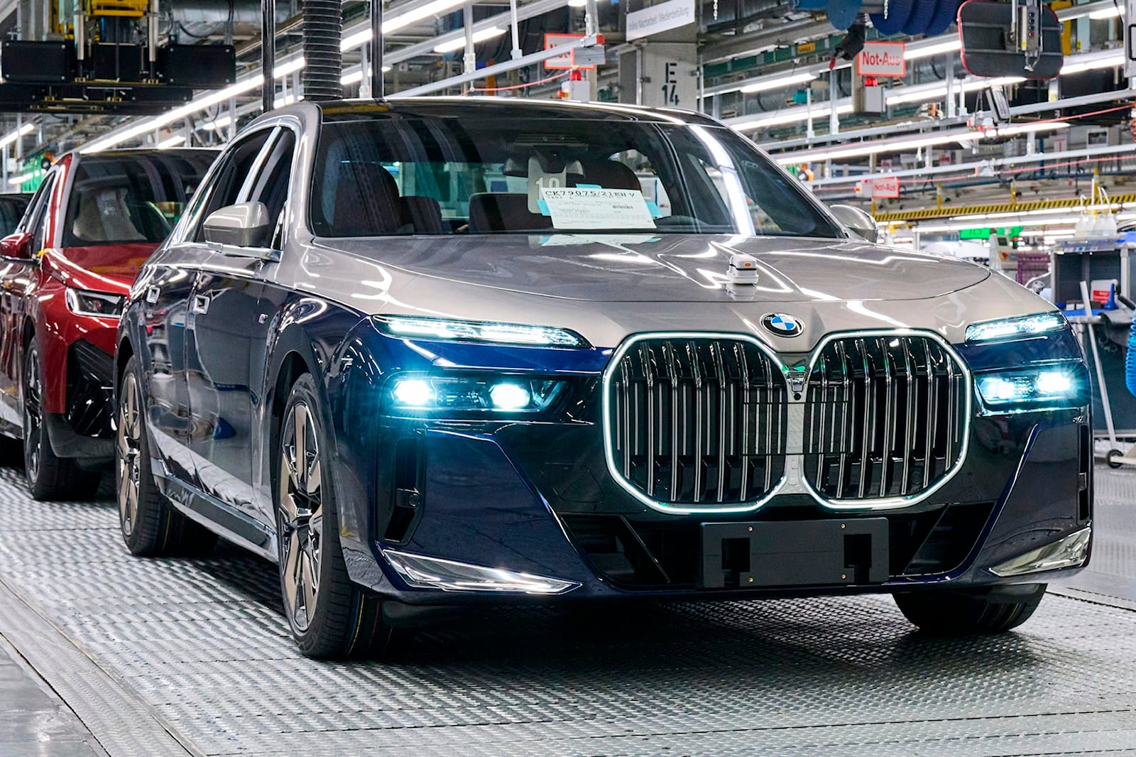 syv ophavsret protest Here's Why Two-Tone Paint On New BMW 7 Series Costs $12,000 | CarBuzz