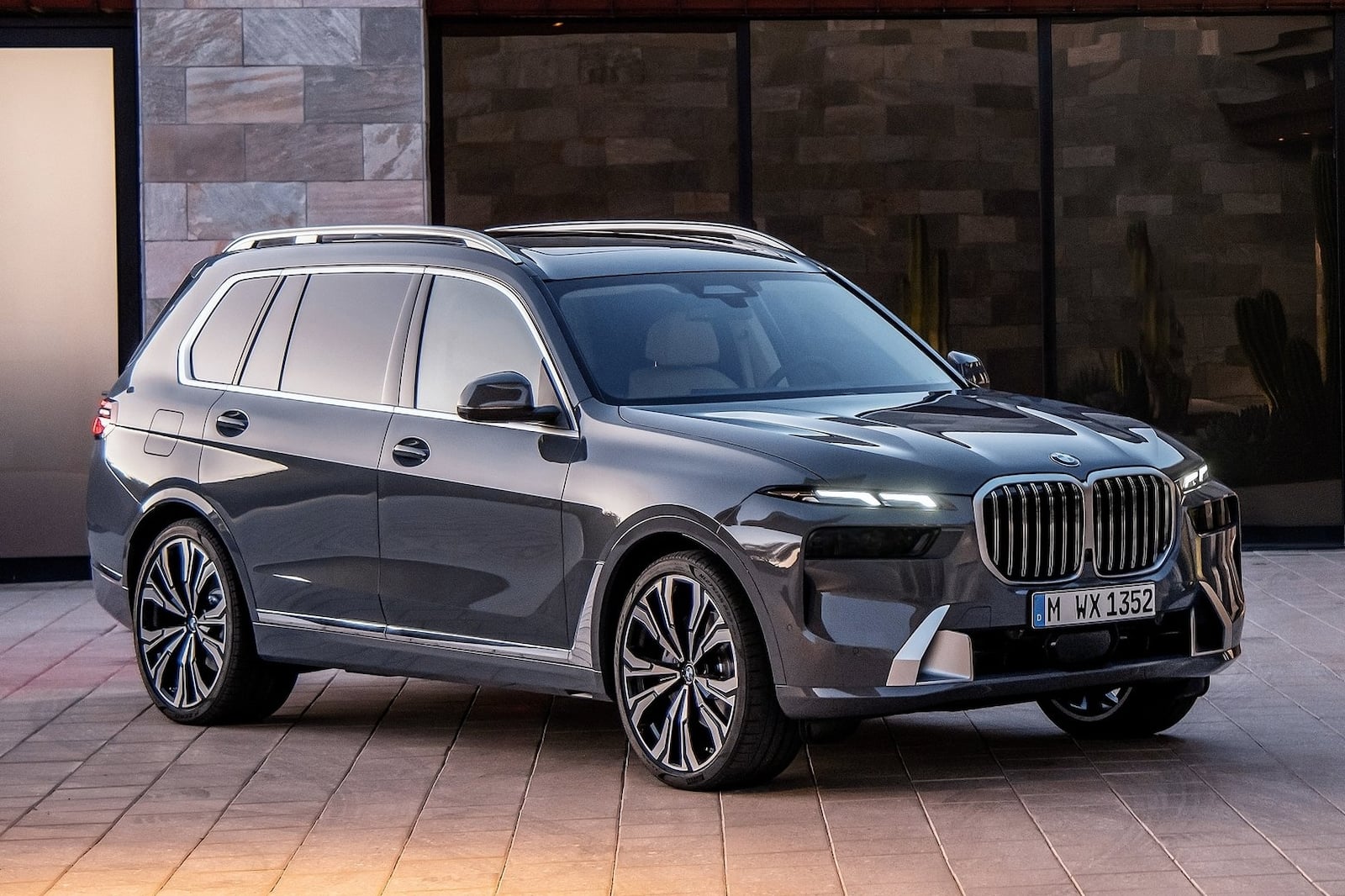 2023 BMW X7 Review, Pricing | New X7 SUV Models | CarBuzz