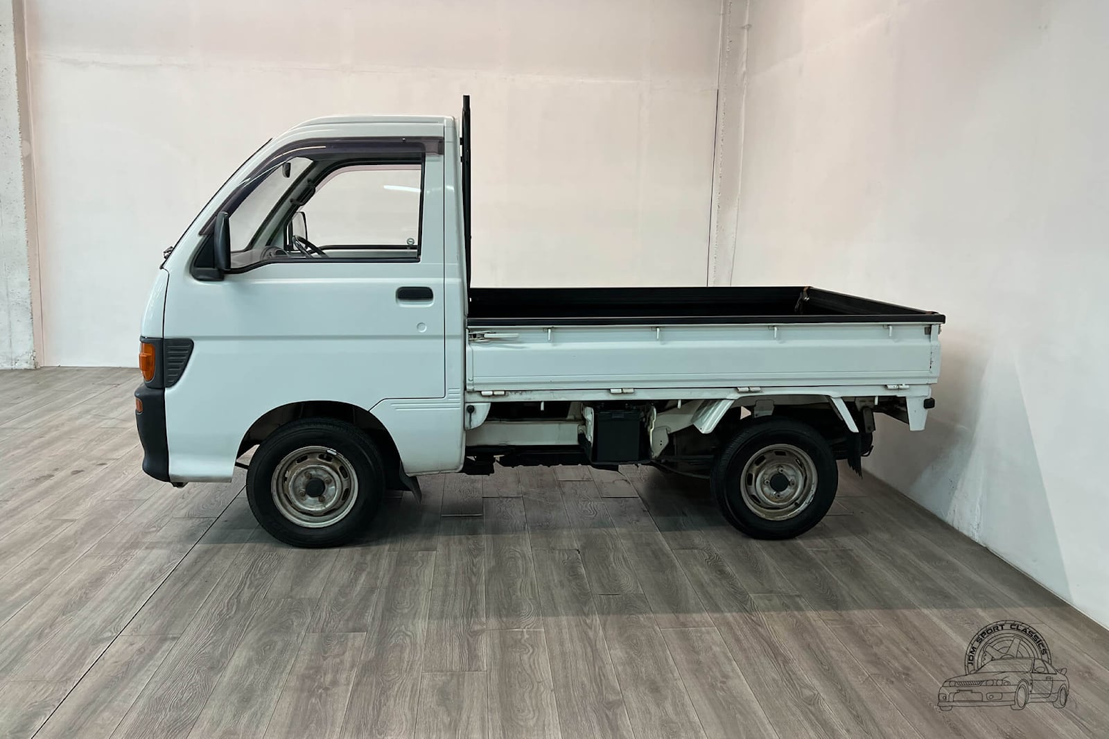 American Farmers Are Saving Money By Importing Small Japanese Trucks ...