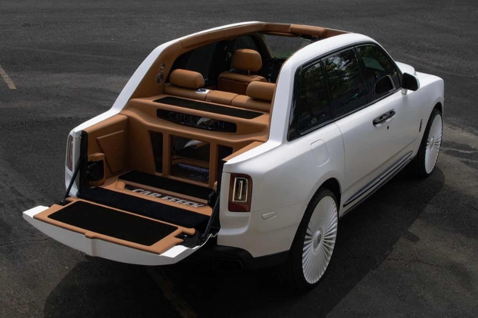 Rapçi, Rolls-Royce Cullinan'ı Cabrio Bir Kamyonete Dönüştürüyor