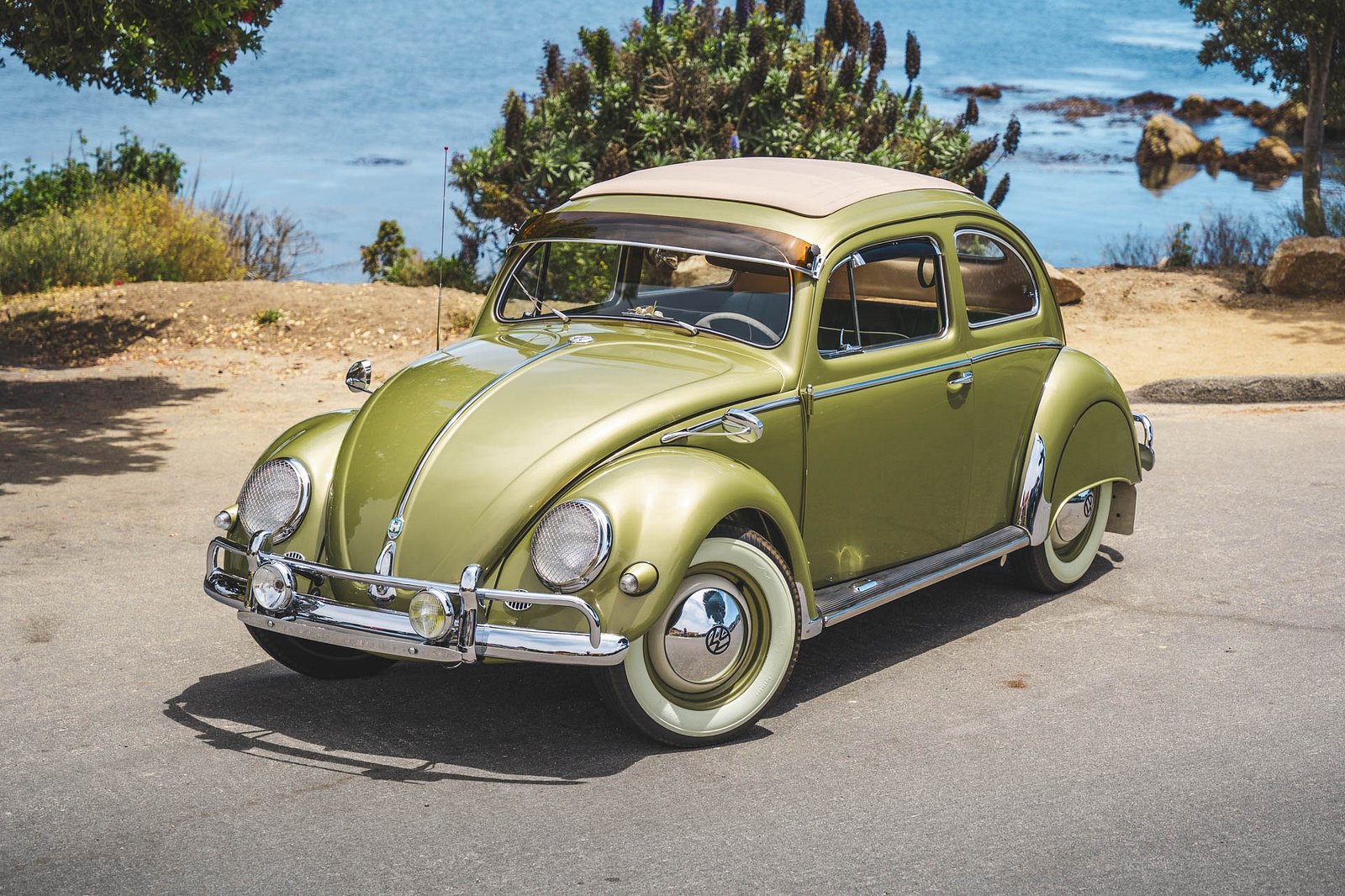 Tastefully Restored VW Beetle Looks Immaculate Inside Out