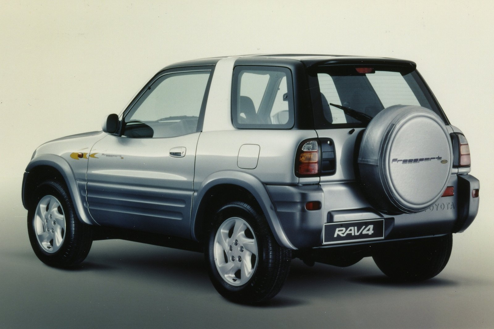Первый рав. Toyota rav4 1998. Тойота рав 4 1998. Toyota rav4 трехдверный. Toyota rav4 1 поколение.