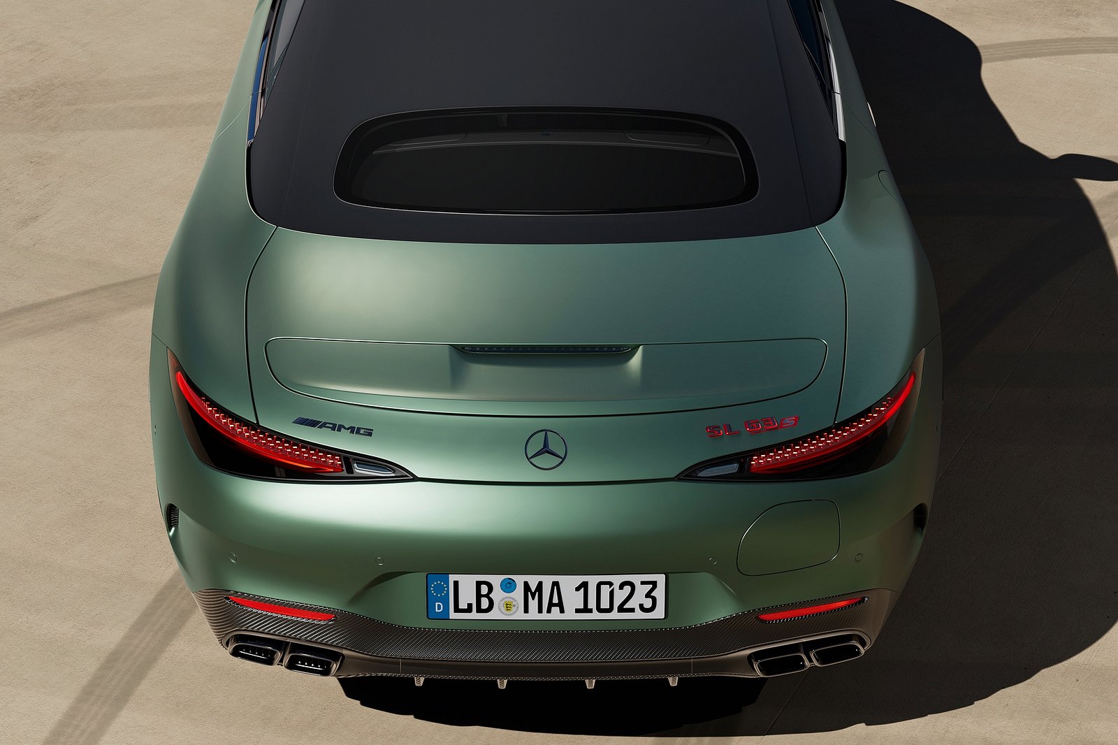 2024 Mercedes-AMG SL63 SE 性能后端视图