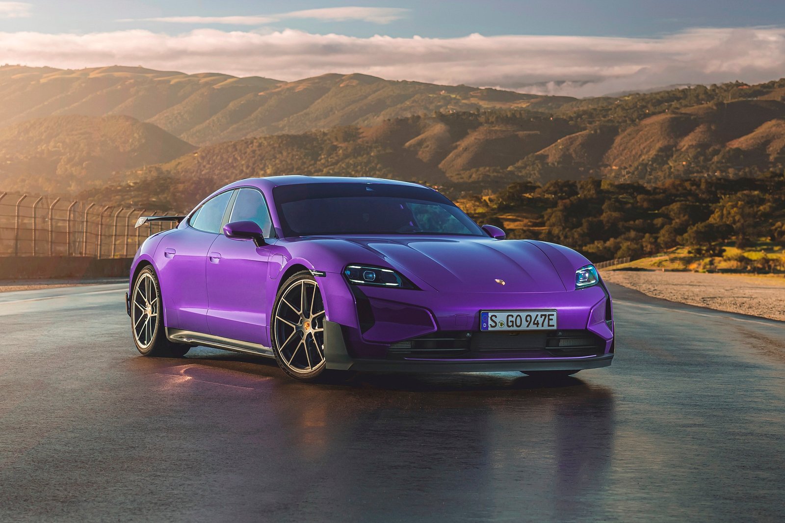 2025 Porsche Taycan Turbo GT Arrives As 1,092-HP Electric Track Slayer |  CarBuzz