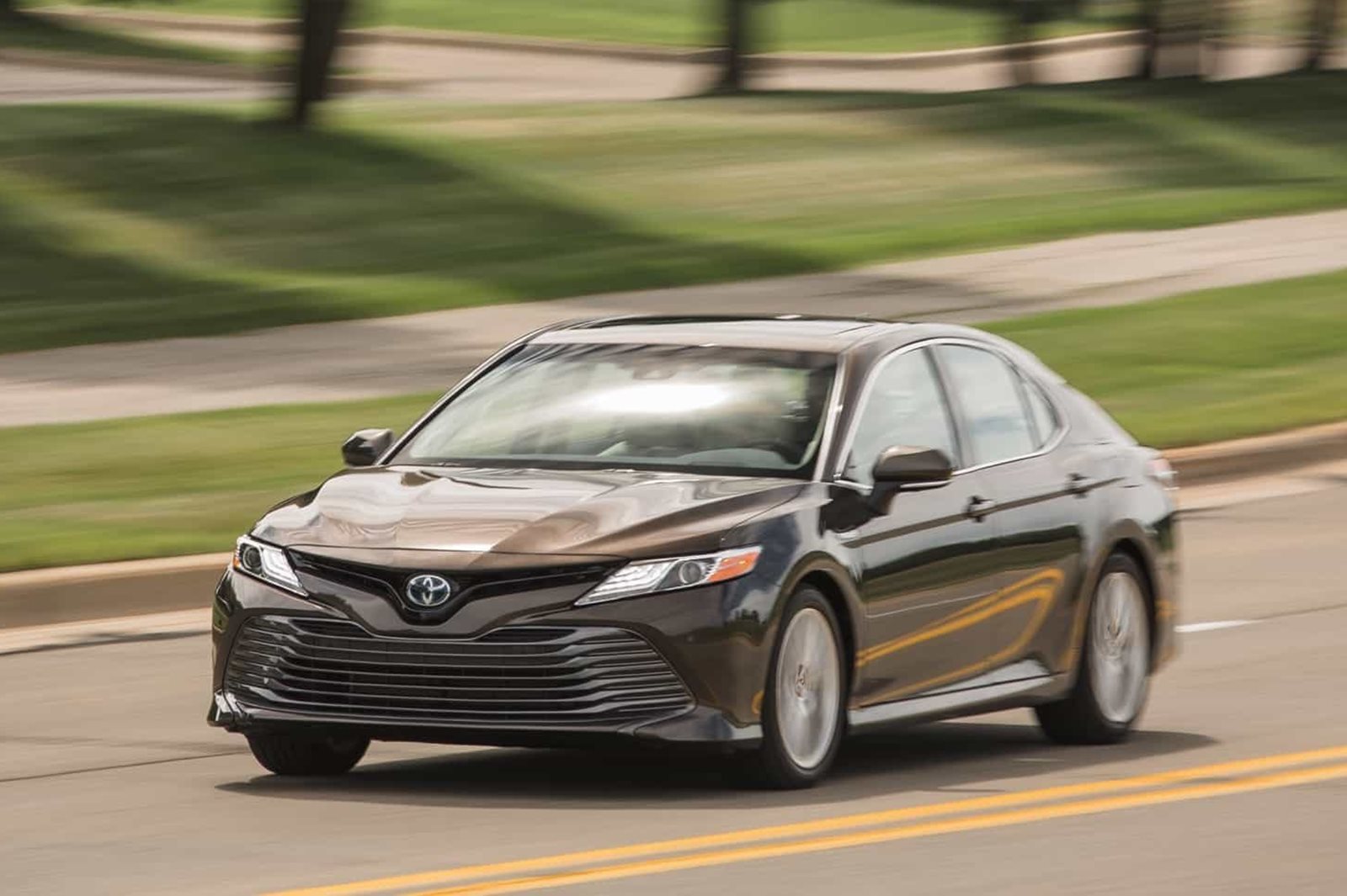 2020 Toyota Camry Hybrid Review, Trims, Specs, Price, New Interior