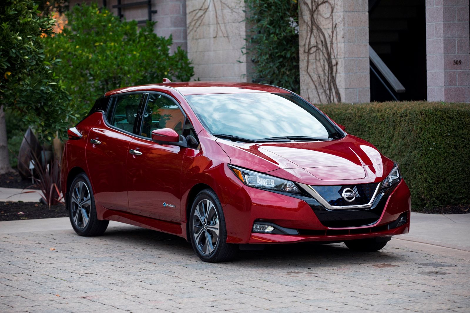 2021 Nissan Leaf: Review, Trims, Specs, Price, New Interior Features ...