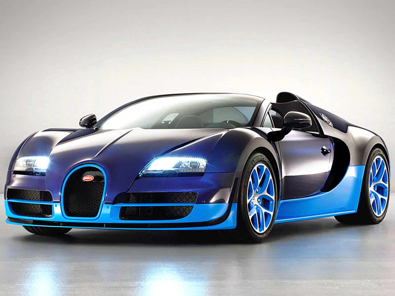 Сколько стоит автомобиль бугатти. Бугатти Вейрон 2020. Bugatti Veyron 16.4 Grand Sport. Bugatti Вейрон 2020. Bugatti Veyron 16.4 Grand Sport Vitesse.