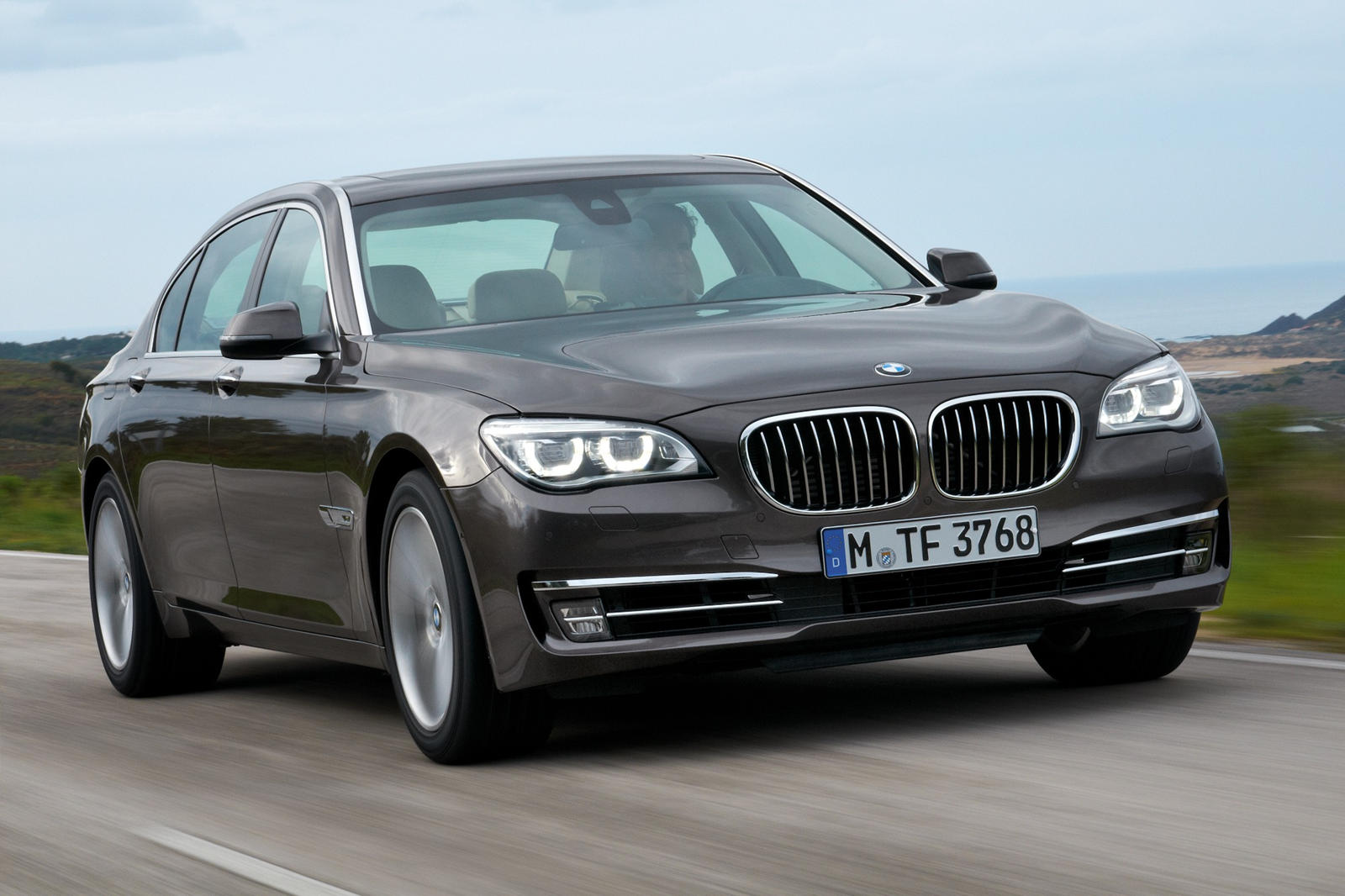 Intolerable broadcast Pull out 2015 BMW 7 Series Interior Photos | CarBuzz