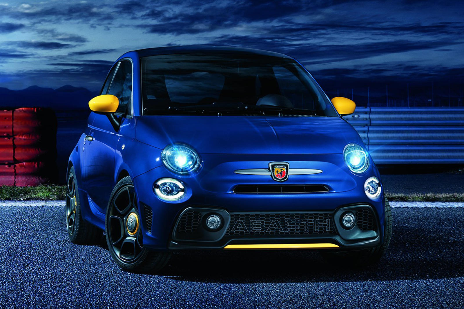 19 Abarth 595 Arrives With Aggressive Styling And Louder Exhaust Carbuzz