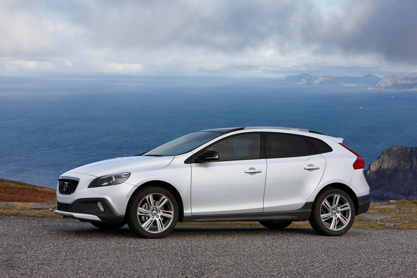 Big Changes Are Coming For The Next Volvo V40 | CarBuzz
