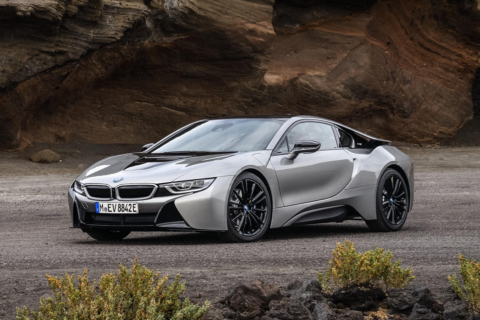 2020 BMW i8 Hybrid Coupe Review | New Model BMW i8 - Price, Trims