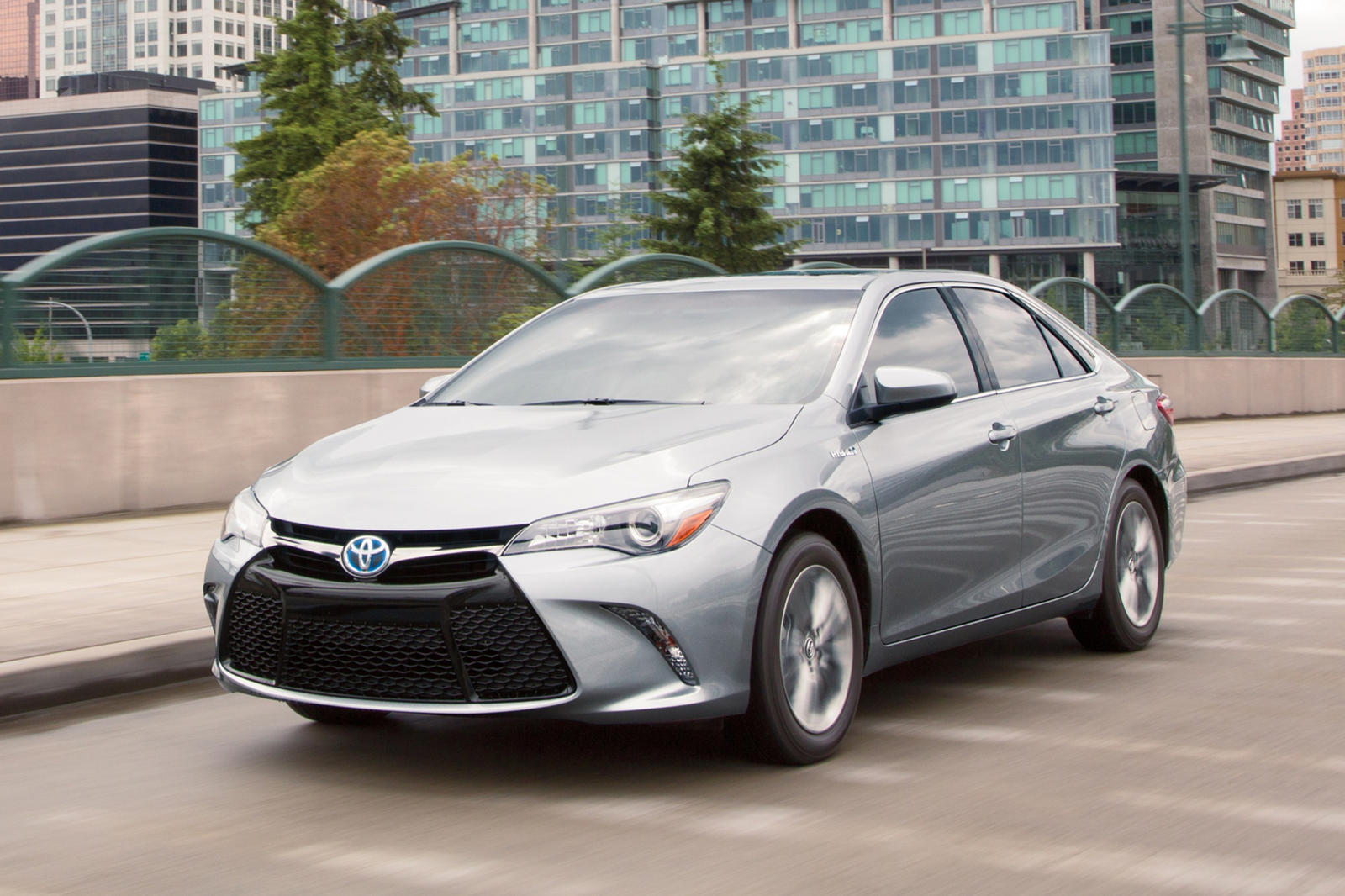 2015 Toyota Camry Hybrid Trims & Specs | CarBuzz