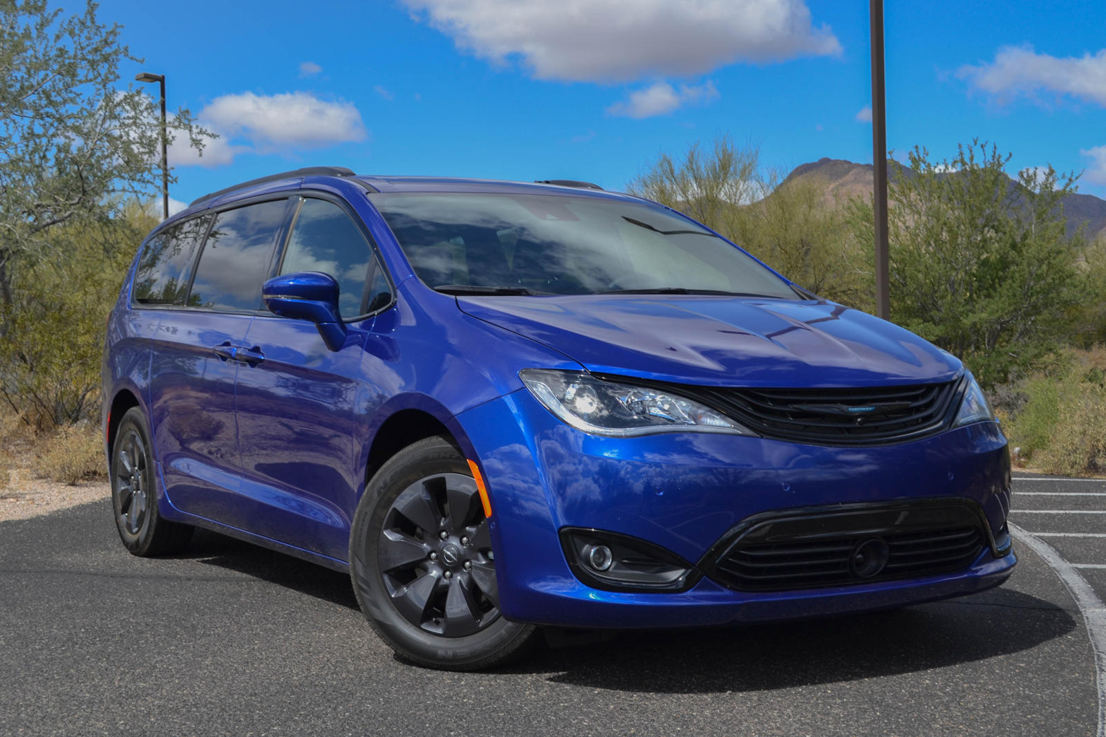2021 Chrysler Pacifica Hybrid Review, Trims, Specs, Price, New