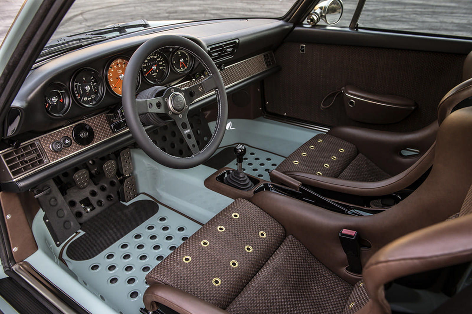 New Tech in Old Cars: Upgrading with a Custom Car Interior
