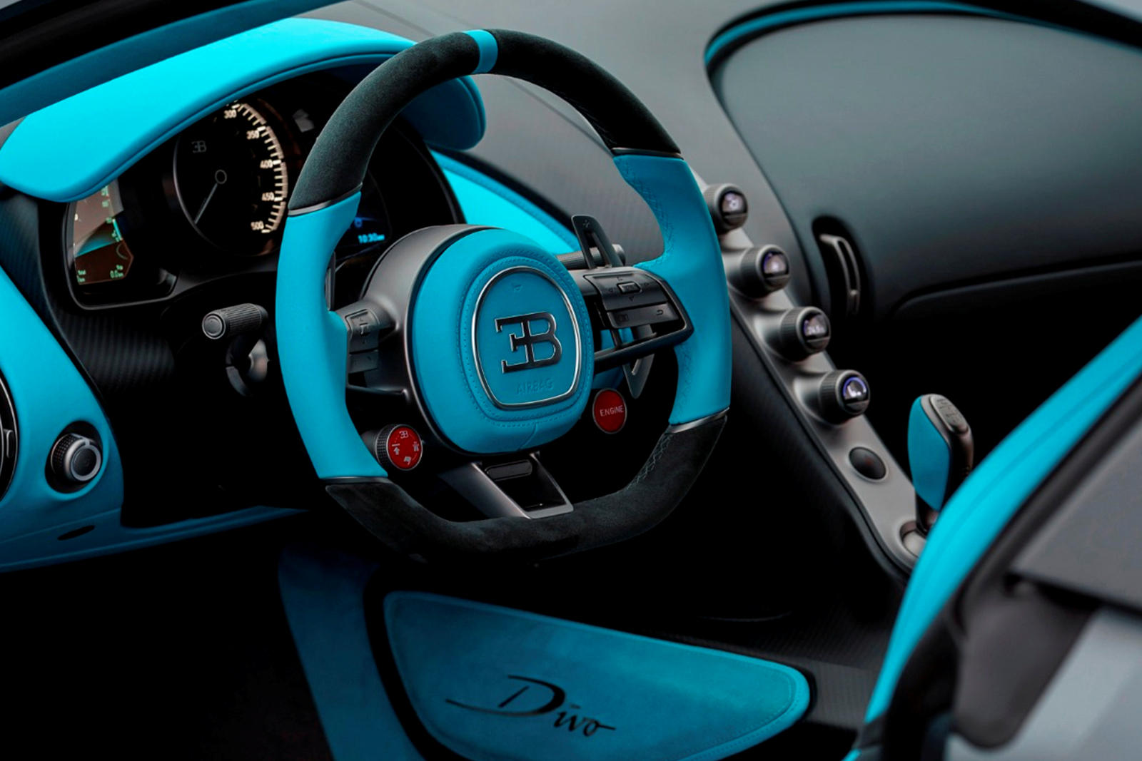 Bugatti divo 2021. Bugatti Atlantic 2020 салон. Бугатти диво максималка. Бугатти дива салон. Bugatti Divo Interior.