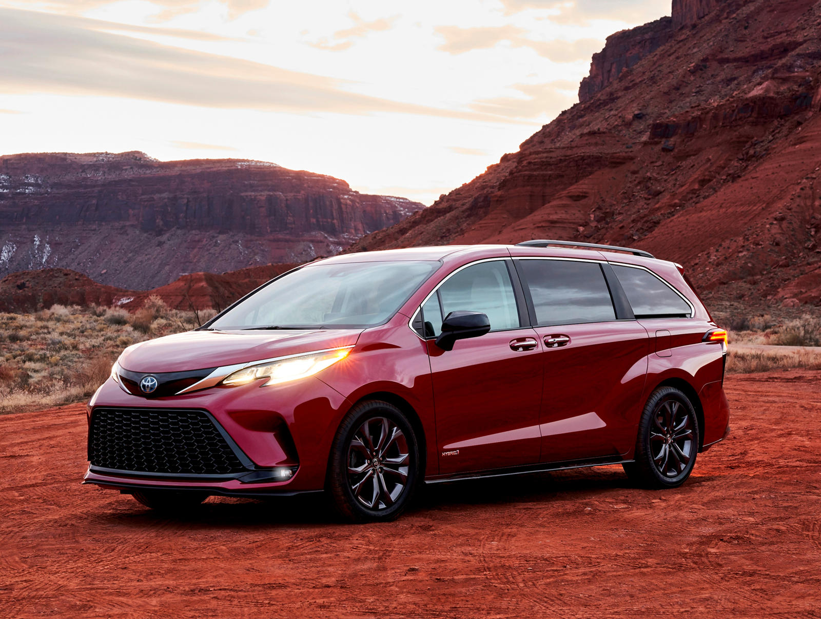 2021 Toyota Sienna First Look Review Electrified Swagger Wagon CarBuzz