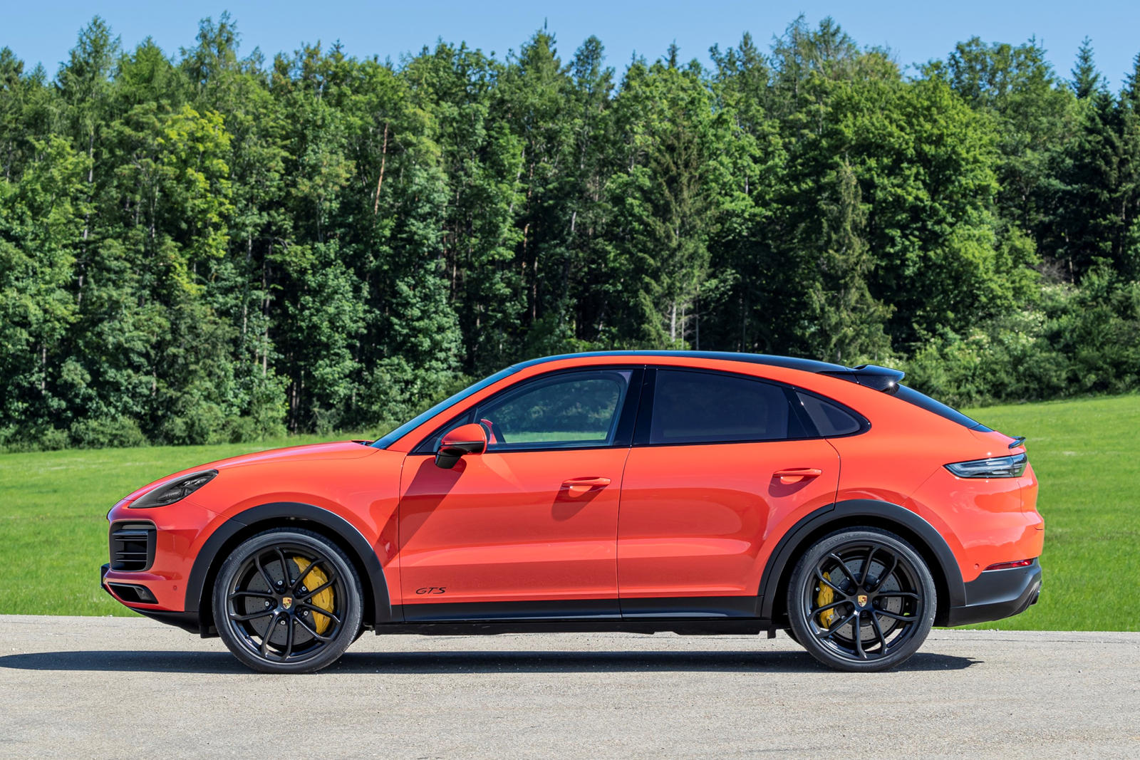 2021-2022 Porsche Cayenne Coupe Side View