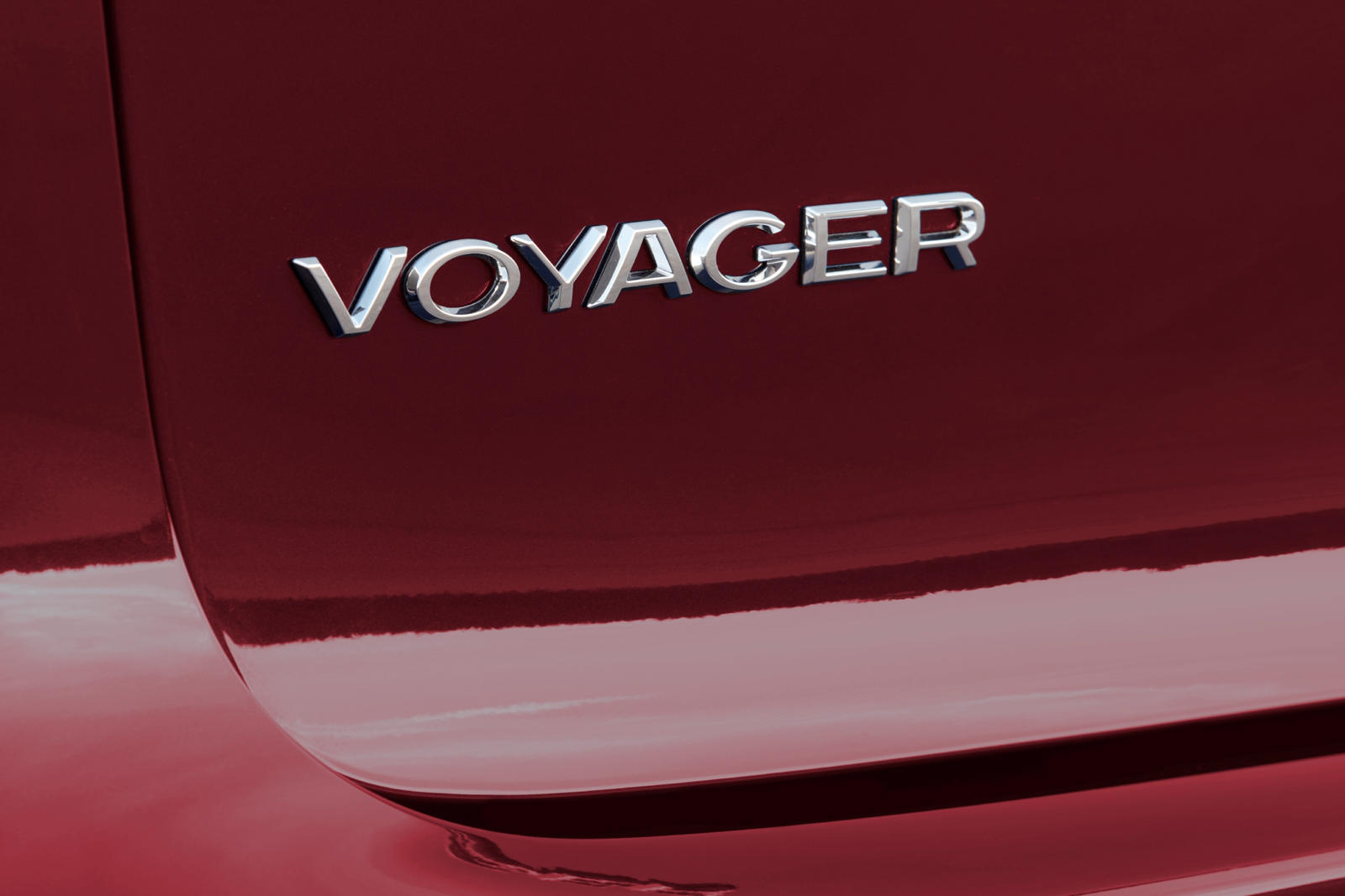 chrysler voyager logo