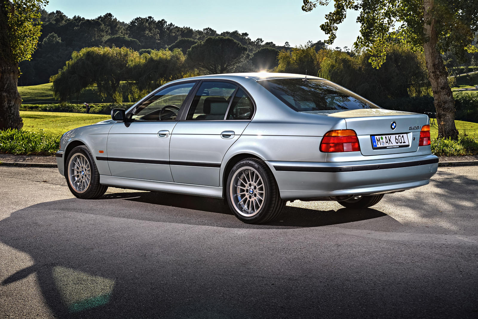1997-2001 BMW 5 Series Sedan Rear Angle View. 