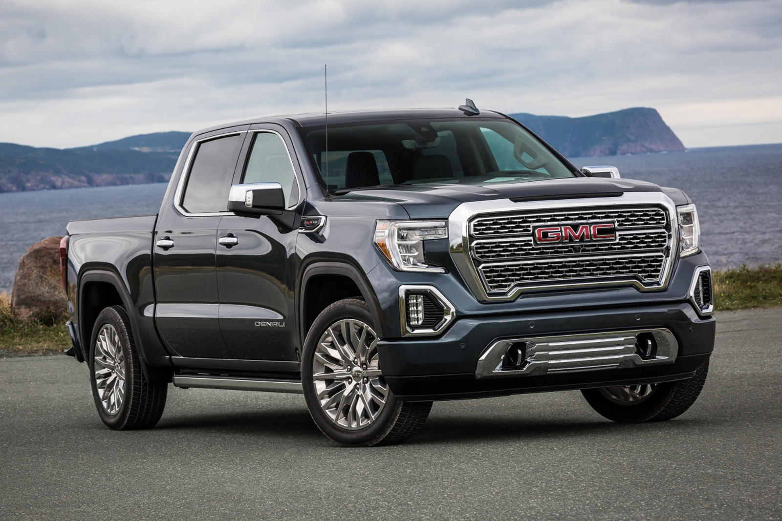 2019-2021 GMC Sierra 1500 Front Angle View Photo.