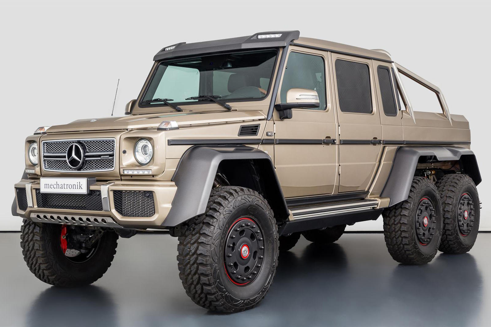 This Mercedes Amg G63 6x6 Is An Influencer S Dream Carbuzz