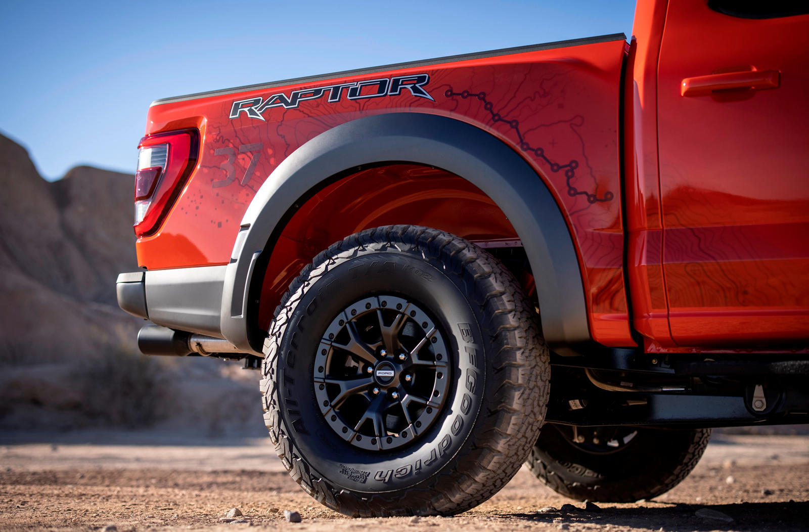 Ford F 150 Raptor R Looks Ready To Battle The Ram 1500 Trx Carbuzz