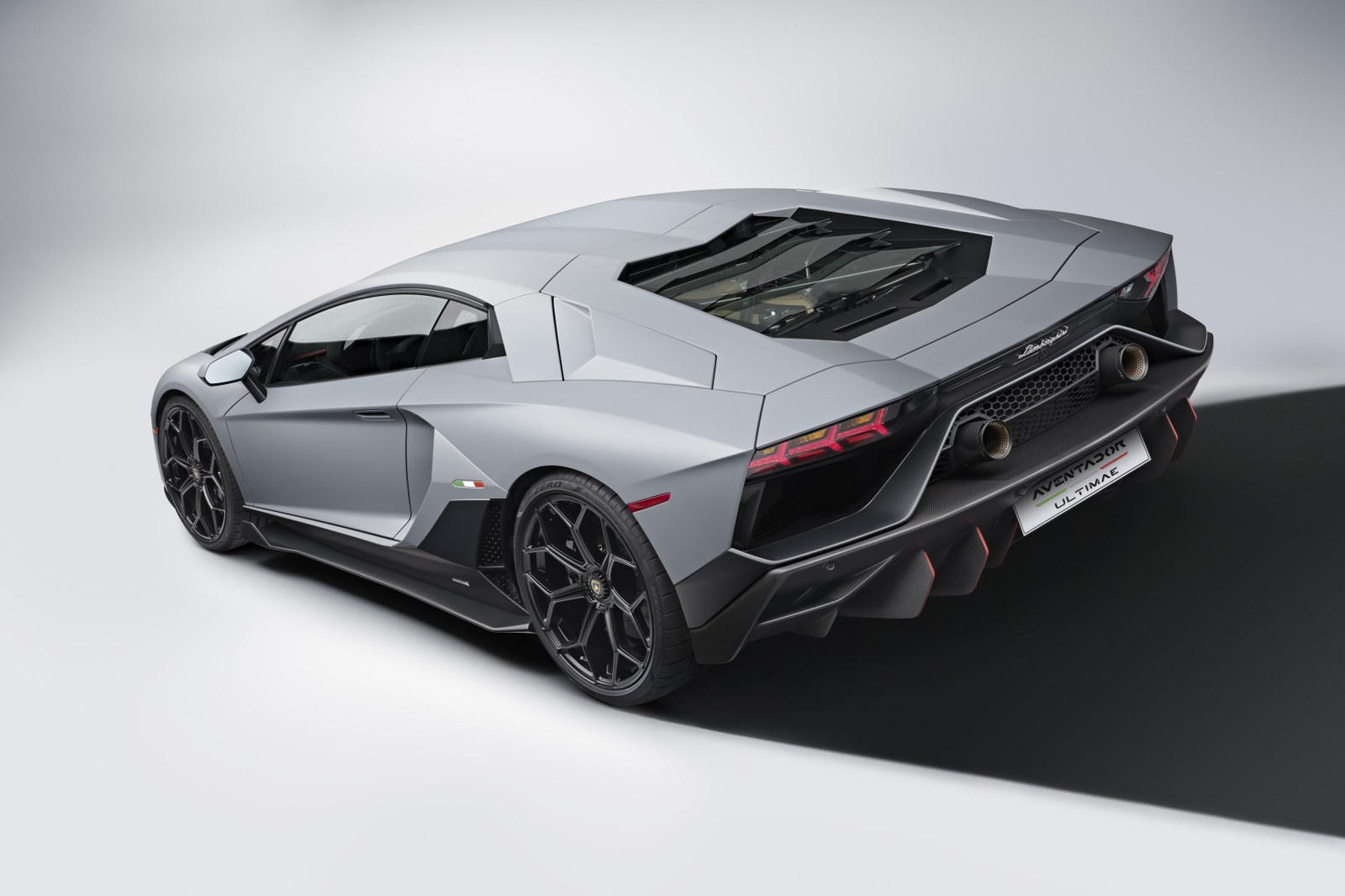 Lamborghini Unveils The LP 780-4 Ultimae: The Final Aventador | CarBuzz