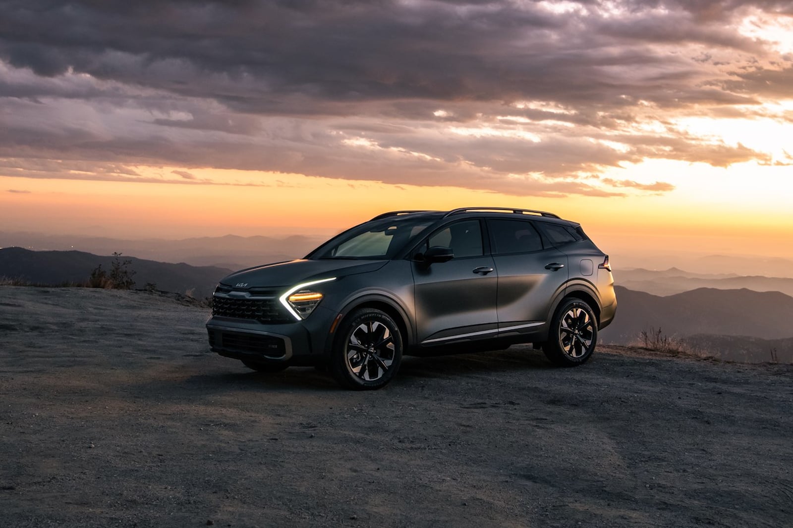 2023 Kia Sportage debuts with edgy styling, curved infotainment screen -  CNET