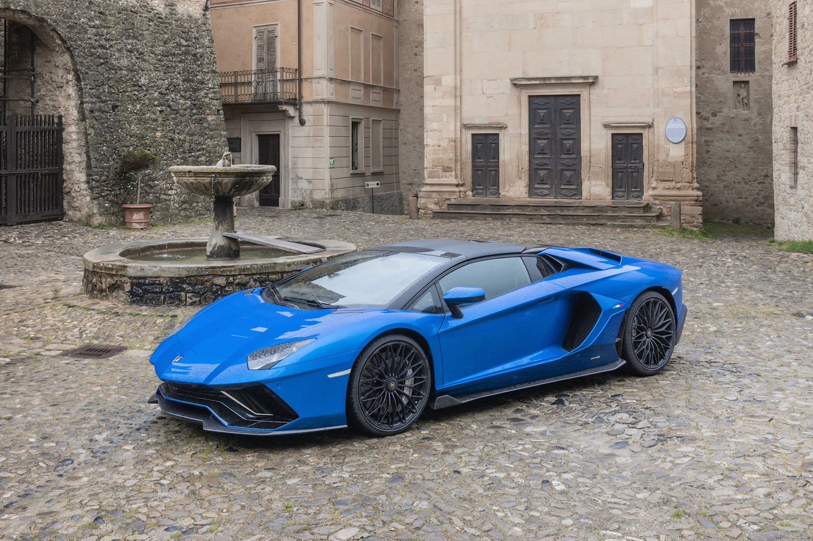 2022 Lamborghini Aventador Ultimae Roadster: Review, Trims, Specs, Price,  New Interior Features, Exterior Design, and Specifications | CarBuzz