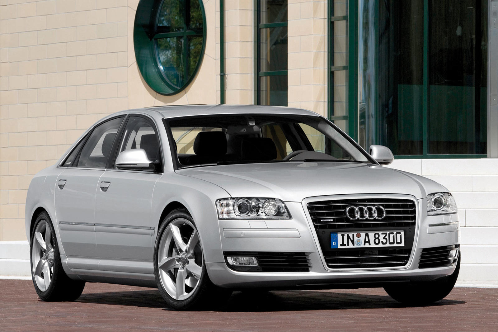 2008 Audi A8 Front Angle View