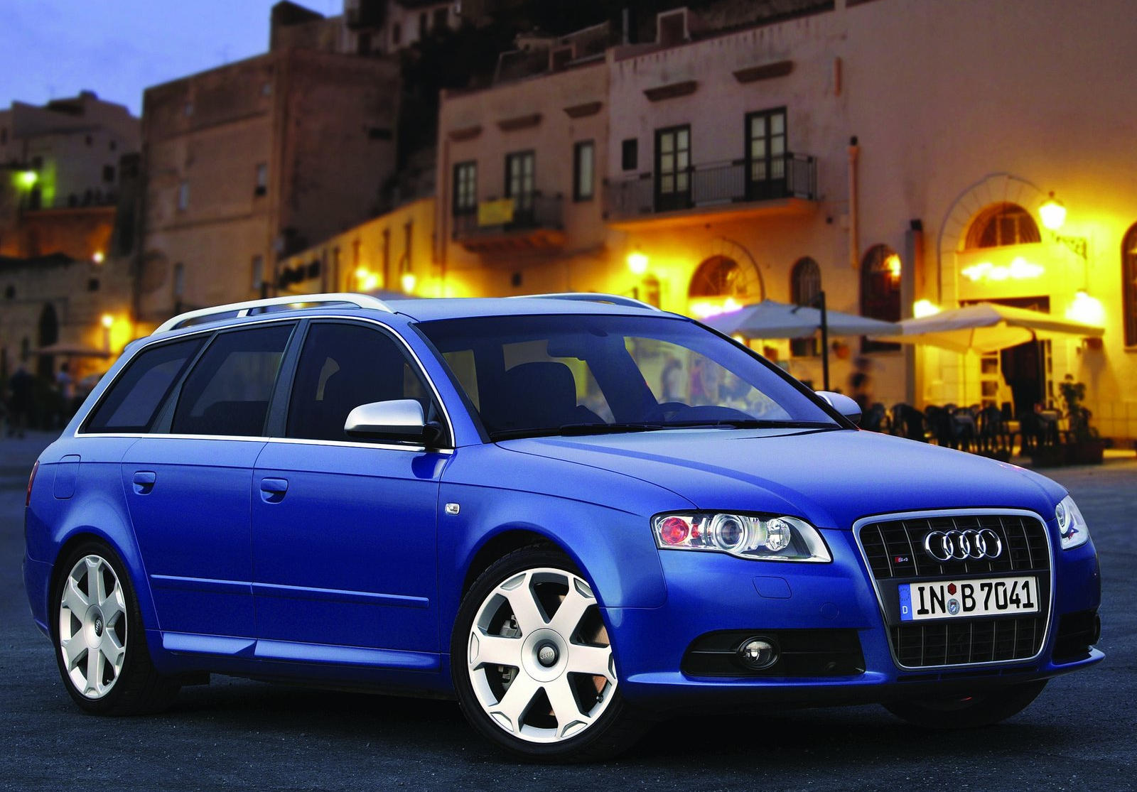 2008 Audi S4 Avant Front Angle View