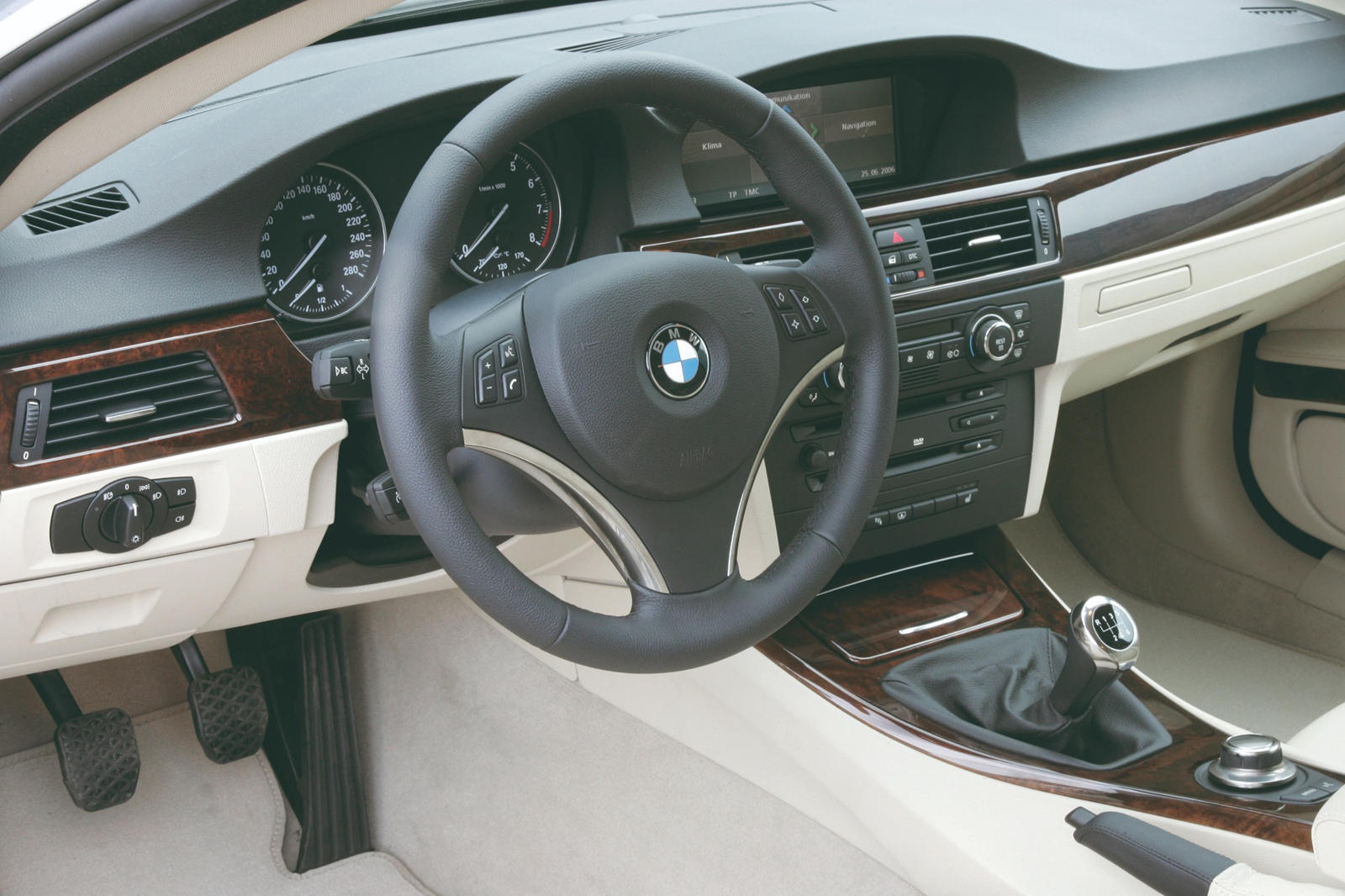Give rights ferry dedication 2008 BMW 3 Series Coupe Interior Photos | CarBuzz