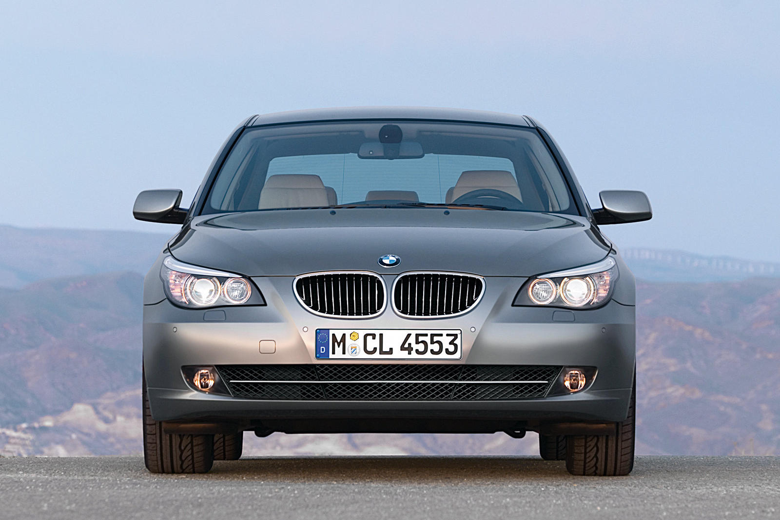 2008 BMW 5 Series Sedan Front View