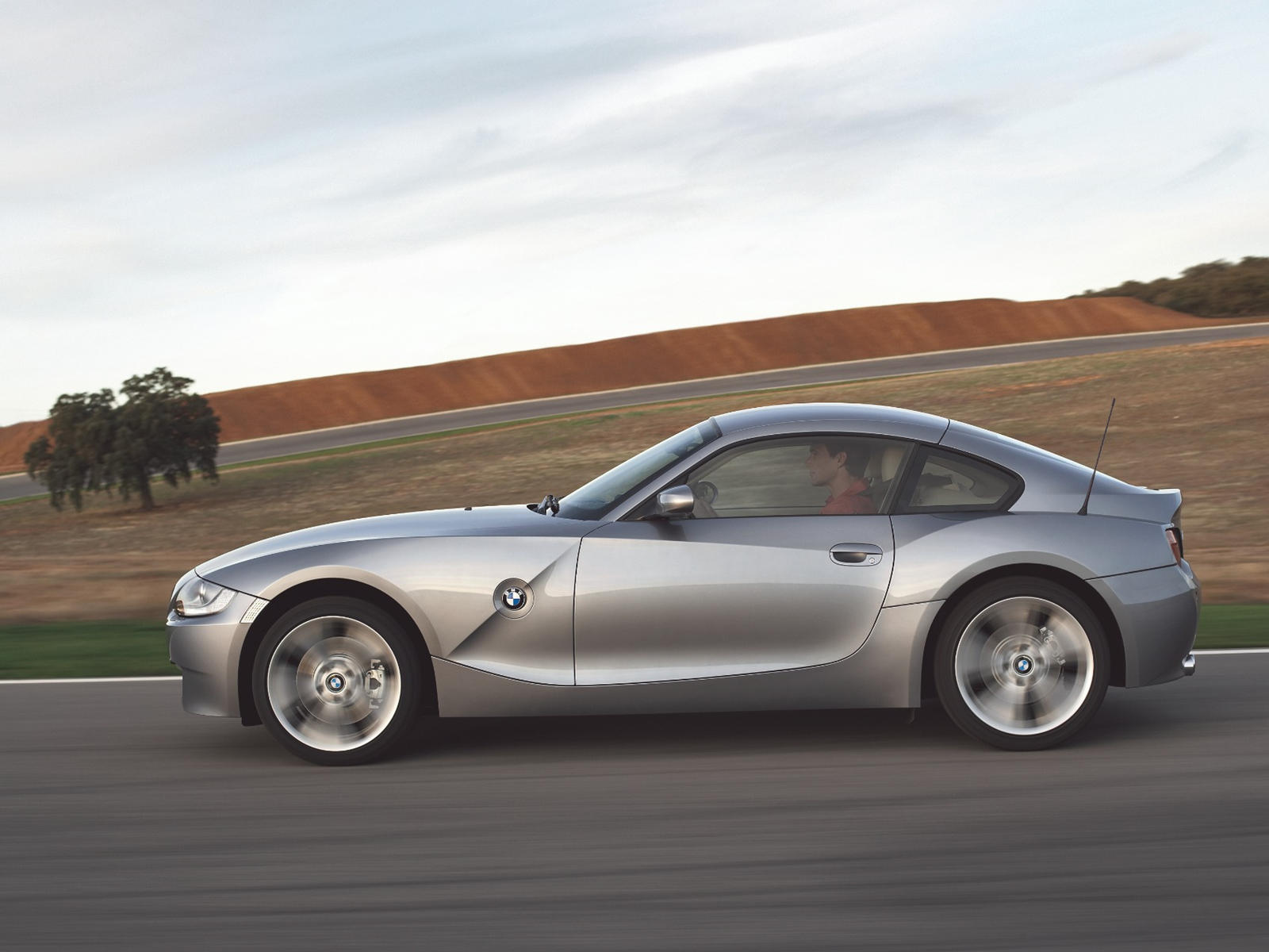 https://cdn.carbuzz.com/gallery-images/2008-bmw-z4-coupe-side-view-driving-carbuzz-457014-1600.jpg