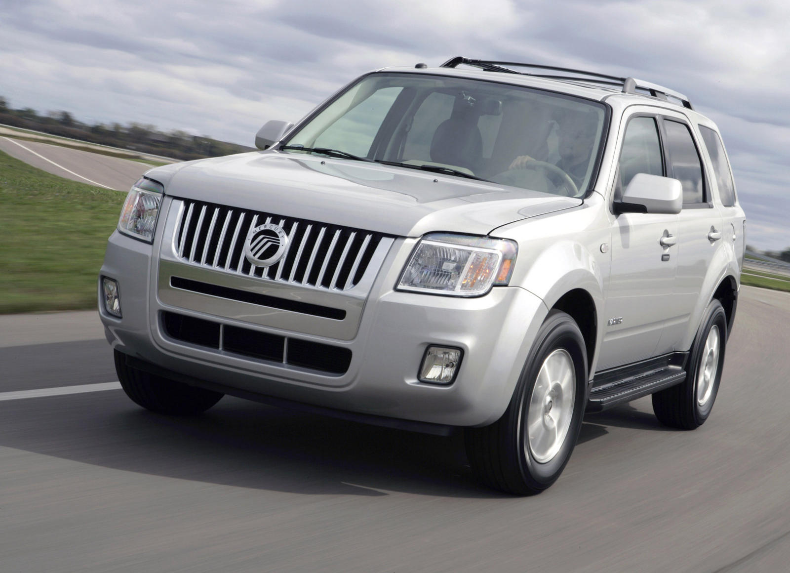 2008 Mercury Mariner Front View Driving