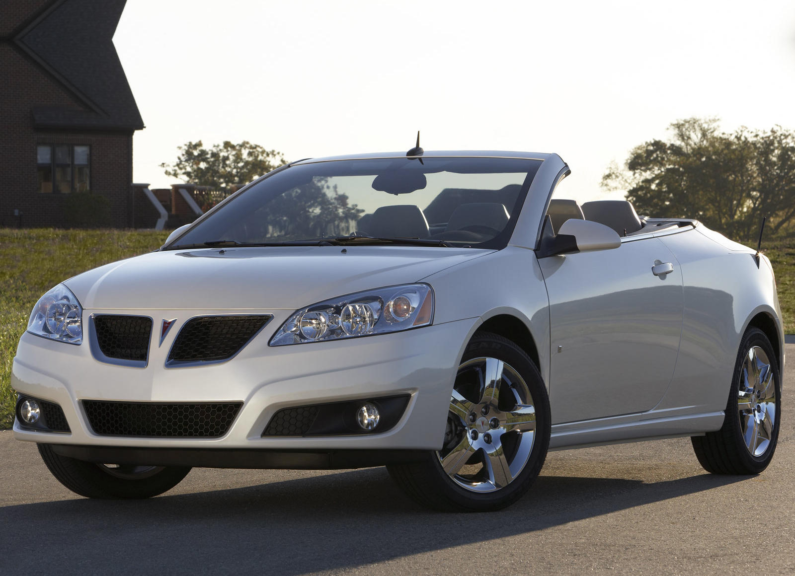 2008 Pontiac G6 Convertible Front Angle View