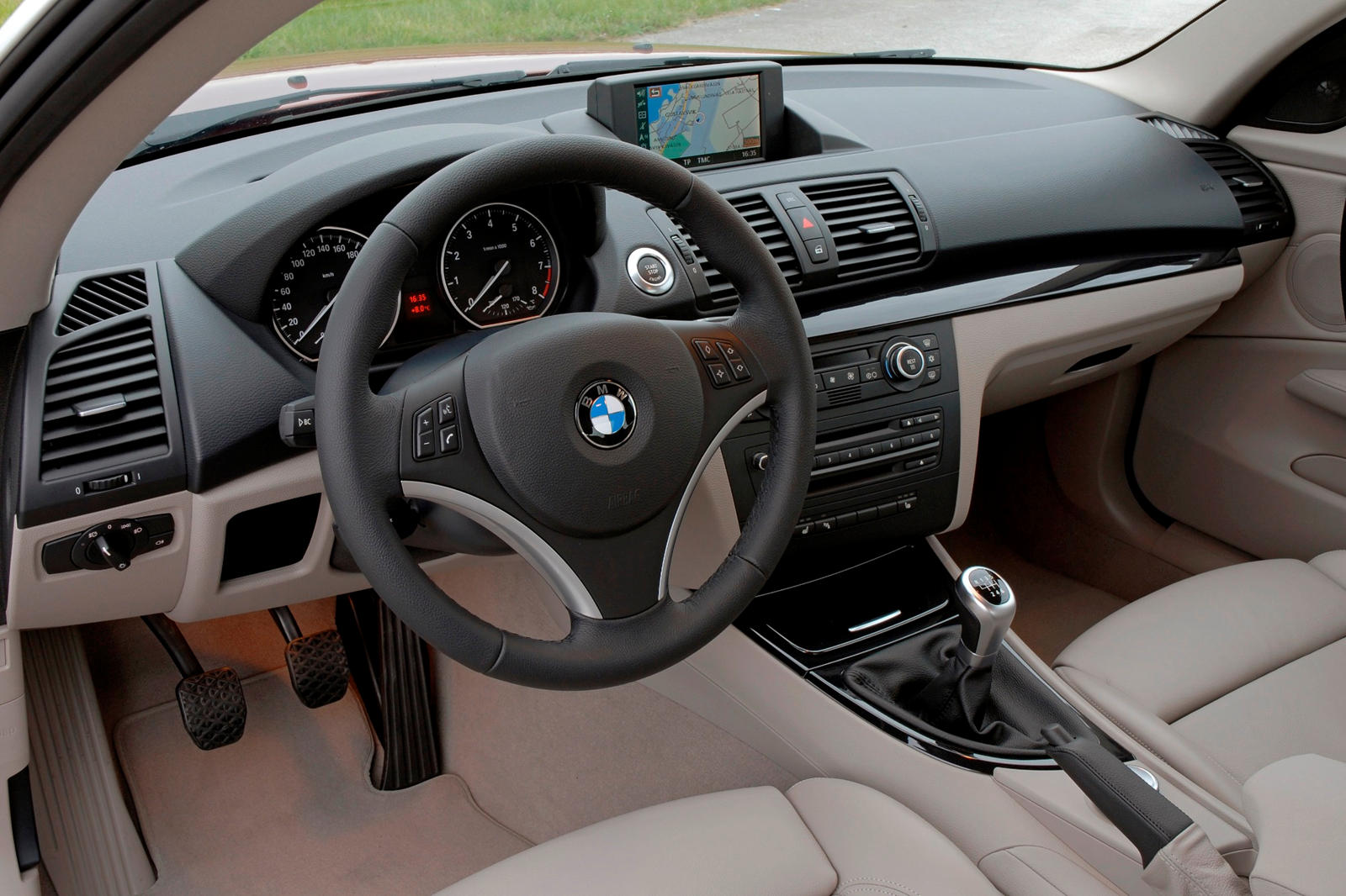 Approval brand Diversity 2009 BMW 1 Series Coupe Interior Photos | CarBuzz
