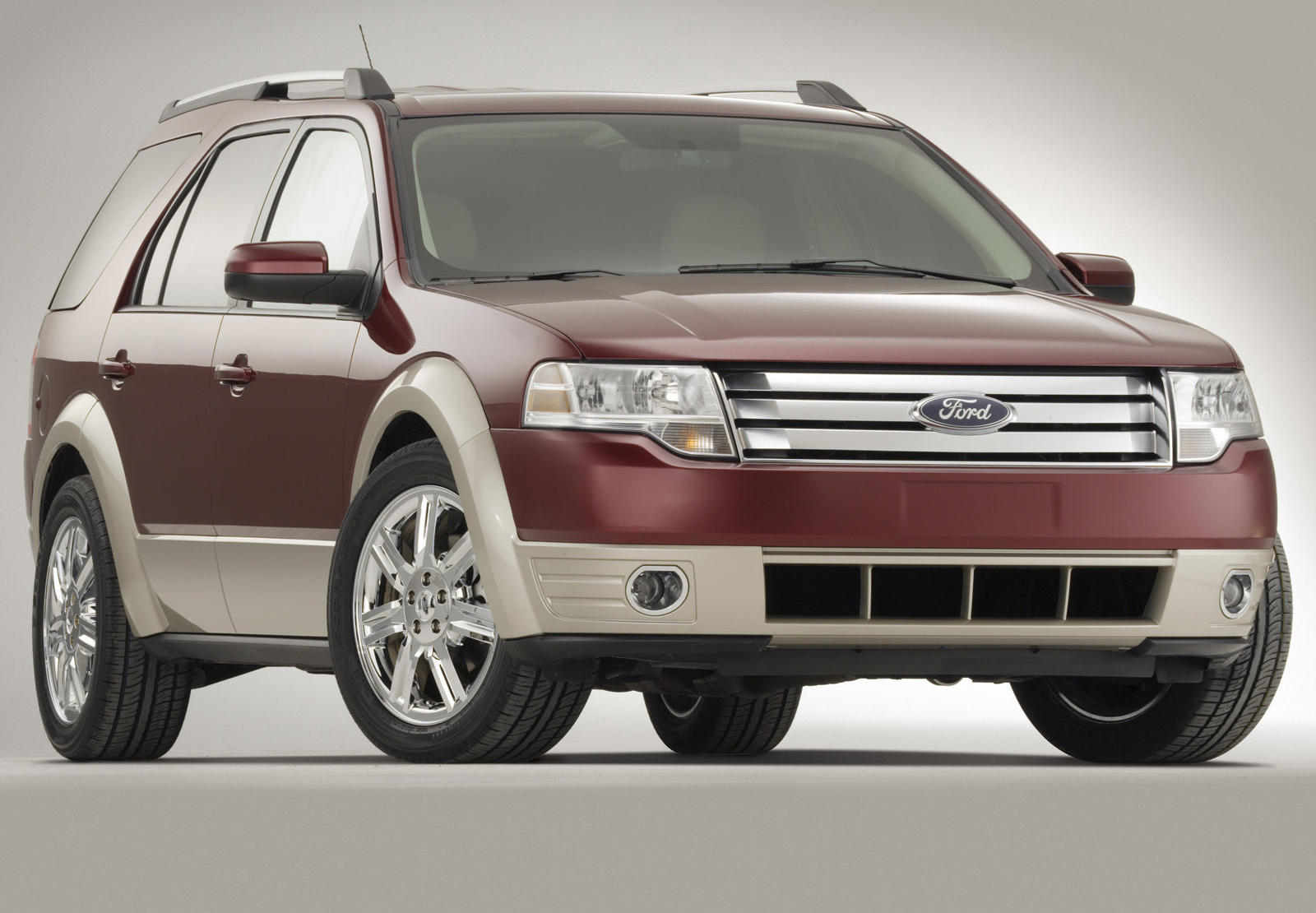 2009 Ford Taurus X Front Angle View